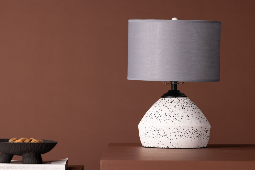 Sisteron Bordslampa Vit
